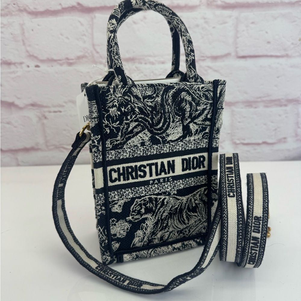 Christian Dior NWT Dior Reverse Toile de Jouy Embroidery Handbag White Navy blue - Picture 2 of 12
